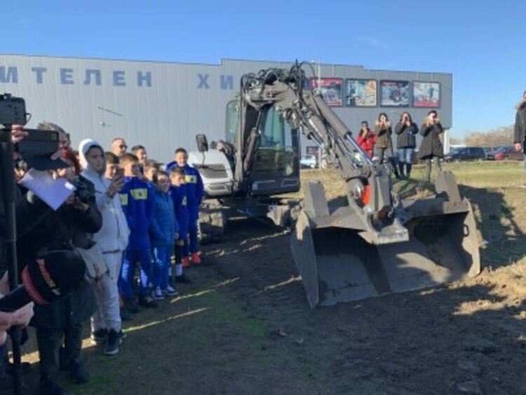 Христо Стоичков направи първа копка на нов спортен комплекс в Пловдив 