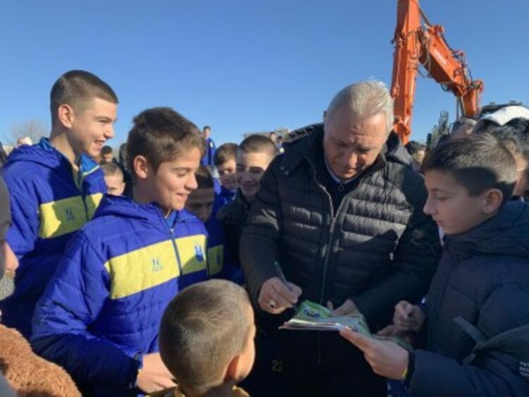 Христо Стоичков направи първа копка на нов спортен комплекс в Пловдив 