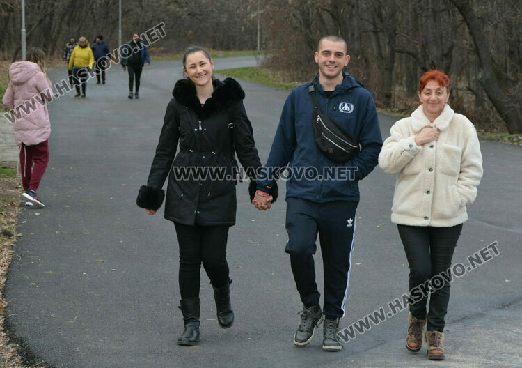 Оживление в хасковските паркове в топлия декември