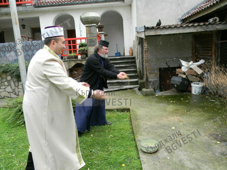 69,6% от жителите на областта са мюсюлмани, като християни се определят 15,6 на сто