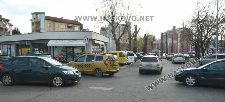 Огромни задръствания по улиците в предновогодишно Хасково