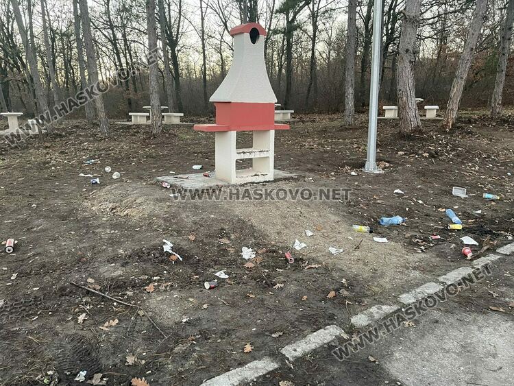 Хасковлии: Новият кът за отдих в „Кенана“ тъне в боклуци