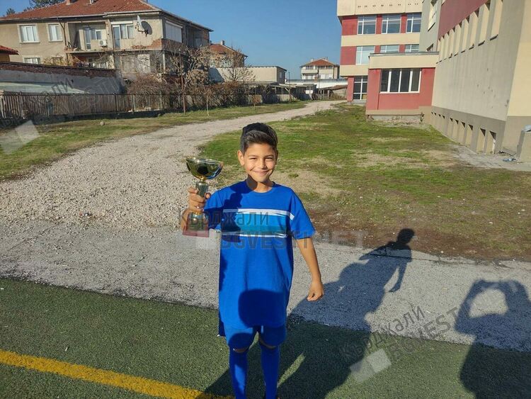 Футболният отбор на ОУ”П.Яворов” спечели безапелацинно турнира за деца от малцинствата