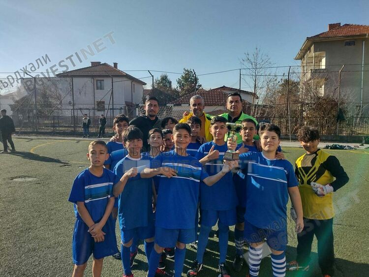 Футболният отбор на ОУ”П.Яворов” спечели безапелацинно турнира за деца от малцинствата