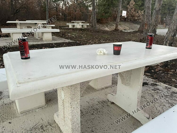 Хасковлии: Новият кът за отдих в „Кенана“ тъне в боклуци