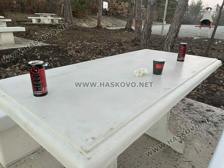 Хасковлии: Новият кът за отдих в „Кенана“ тъне в боклуци