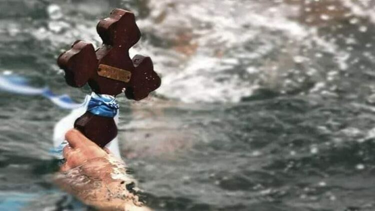 Община Перник, църковното настоятелство към храм „Св. Иван Рилски“ и Дворецът на културата организират литийно шествие и ритуално вадене на кръста на Йордановден