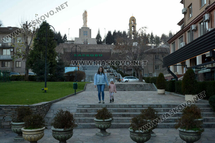 Хасковлии вече преминават по обновения подход към монумента „Света Богородица“