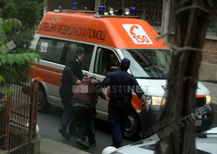 Седем пияници в Новогодишната нощ прибраха спешните медици на Кърджали