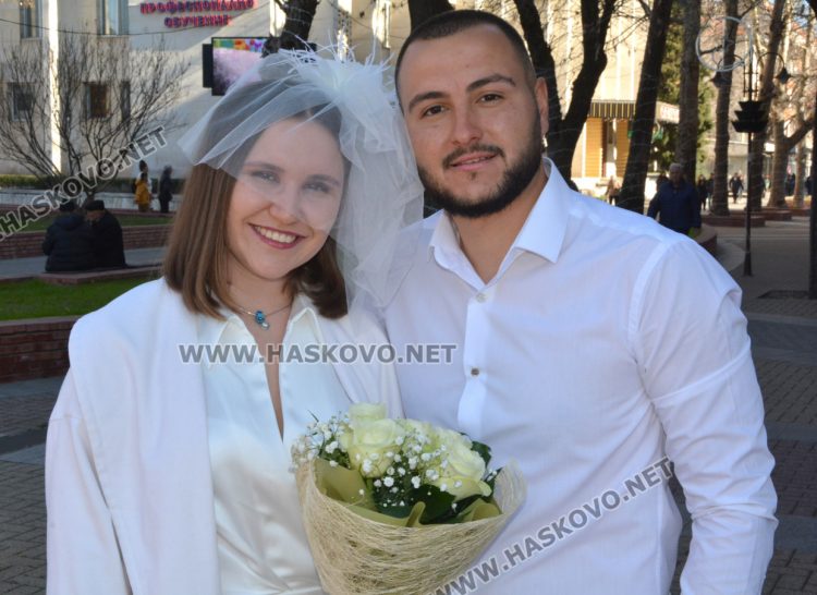 Първата сватба в Хасково за 2023 г. в първия работен ден с пожелание за взаимност