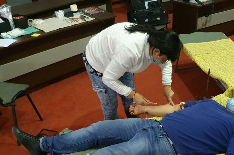 8 служители се включиха в акция по кръводаряване