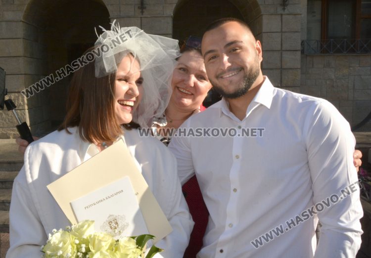 Първата сватба в Хасково за 2023 г. в първия работен ден с пожелание за взаимност