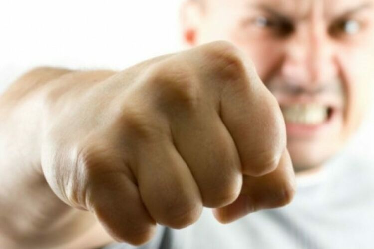 Задържаха 49-годишен кърджалиец нарушил заповед за защита от домашно насилие на Нова година