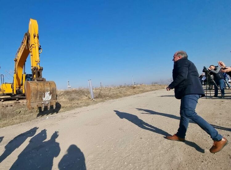 Стартира изграждане на инсталации за компостиране и сепариране на отпадъци в Асеновград (снимки)