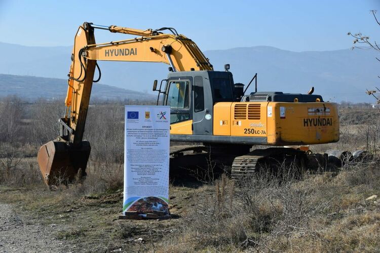 Стартира изграждане на инсталации за компостиране и сепариране на отпадъци в Асеновград (снимки)