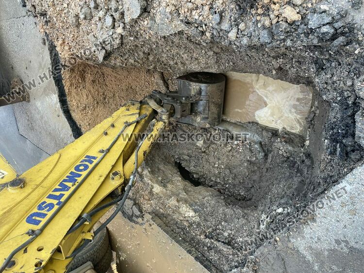 Затвориха улица заради ВиК авария в Хасково