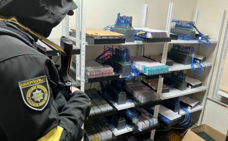 Кибер полицията в Украйна е разбила проруска ферма за тролове с 1,5 милиона акаунта