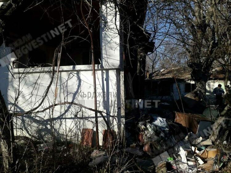 „Елитна” софийска СОТ-фирма проспа погром над къщата на уважаван учител от Кърджали, близките  му наемат адвокат/снимки/