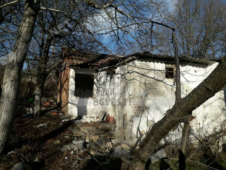 „Елитна” софийска СОТ-фирма проспа погром над къщата на уважаван учител от Кърджали, близките  му наемат адвокат/снимки/