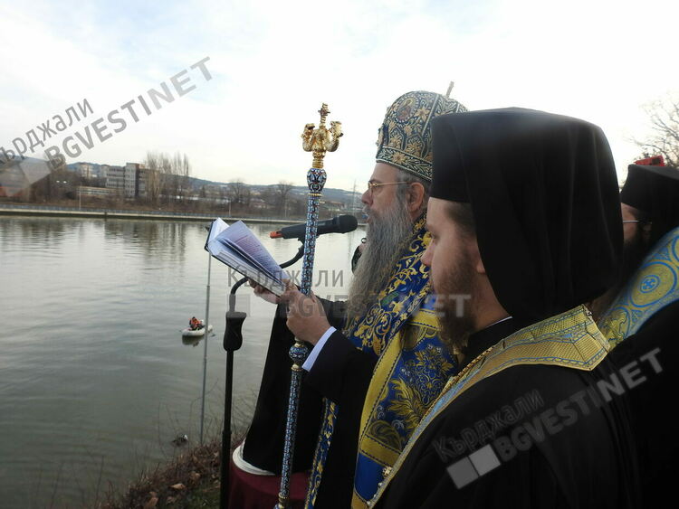 В полунощ срещу Богоявление водата почва да "чува" и да изпълнява желания