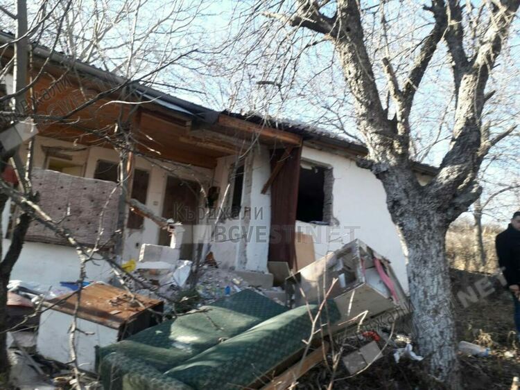 „Елитна” софийска СОТ-фирма проспа погром над къщата на уважаван учител от Кърджали, близките  му наемат адвокат/снимки/