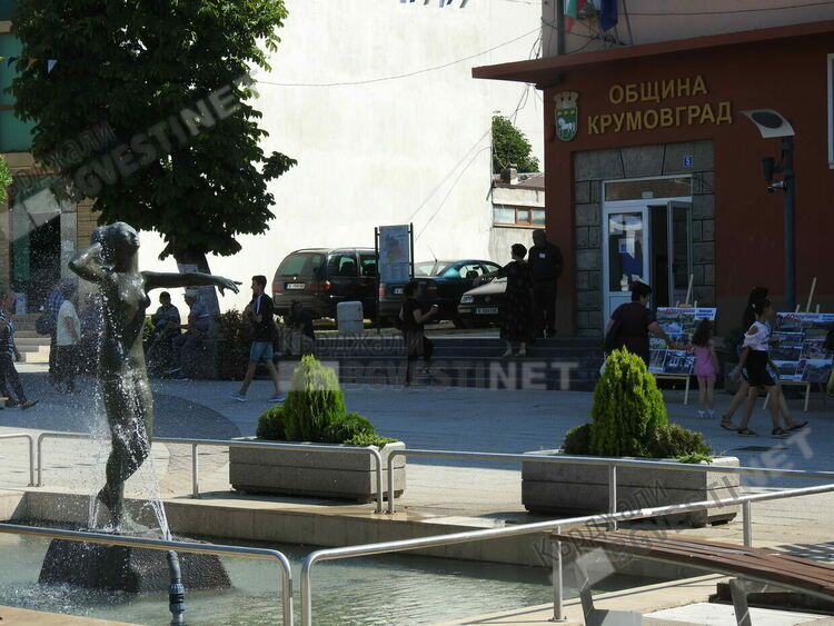 Непълнолетни потрошиха чешми в Крумовград, поема ги Детска педагогическа стая