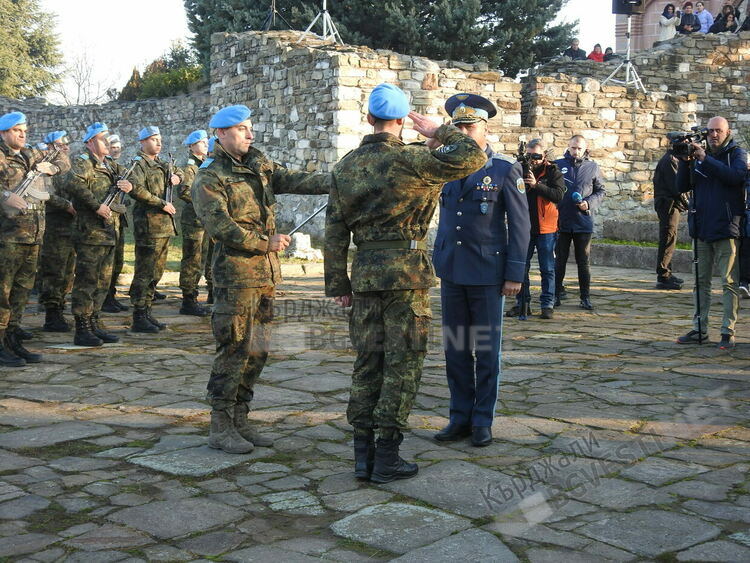 Митрополит Николай освети знамената на Специалните ни сили на Богоявление в Кърджали