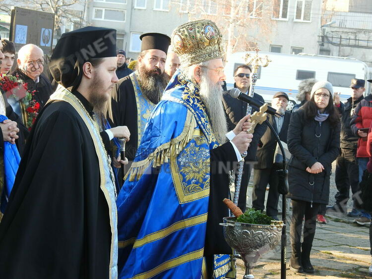 Митрополит Николай освети знамената на Специалните ни сили на Богоявление в Кърджали