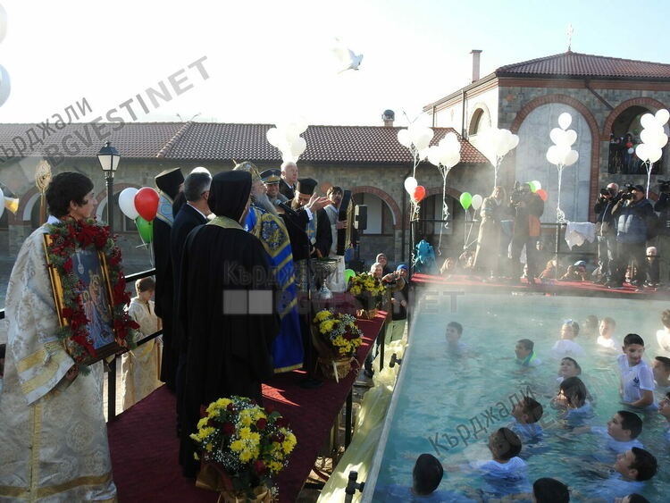 Петър Георгиев хвана Богоявленския кръст в Арда, при малките сполучи Антоан Христов