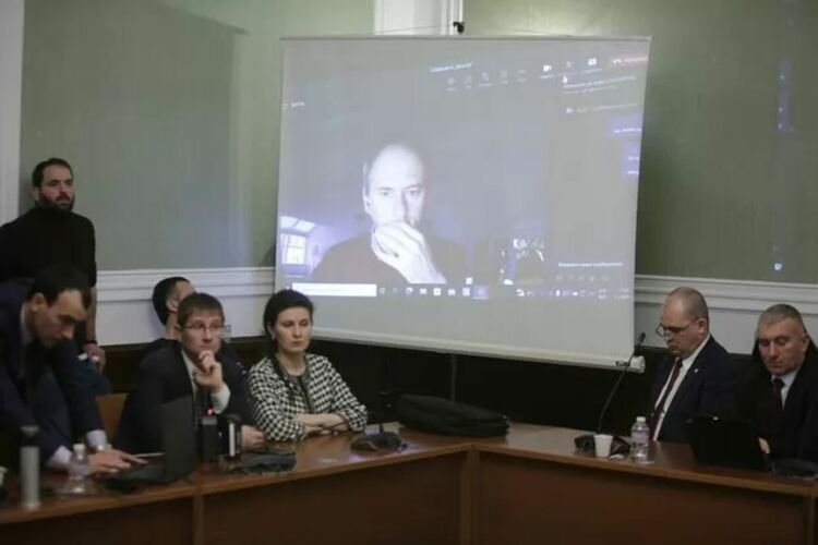 София "прикрива ГРУ", дава "подвеждаща информация навън". Какво каза Христо Грозев на депутатите