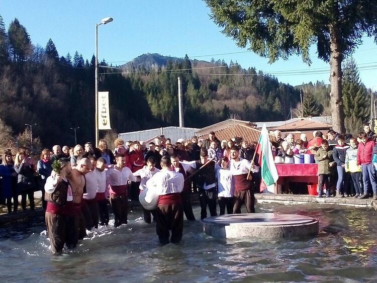 Богоявление в Смолян /обновена, актуални снимки/
