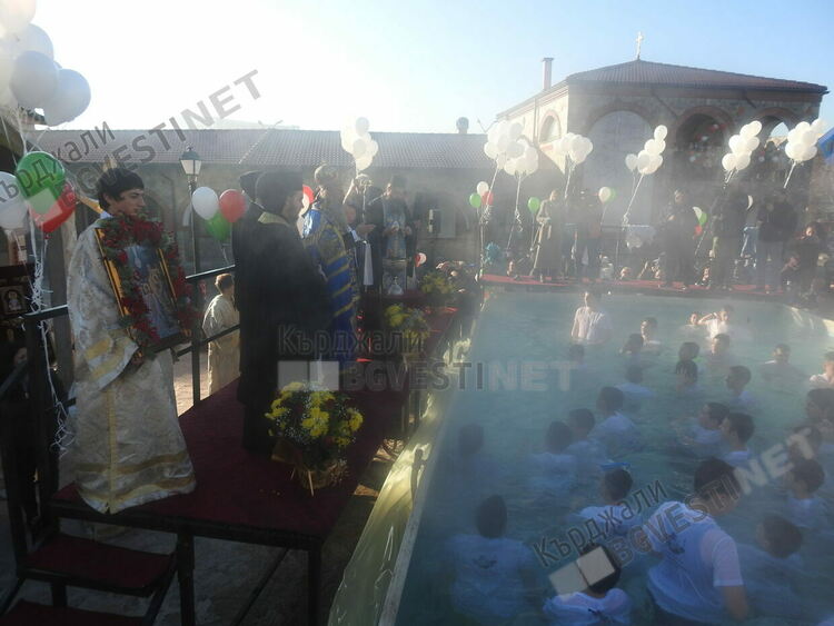 Петър Георгиев хвана Богоявленския кръст в Арда, при малките сполучи Антоан Христов