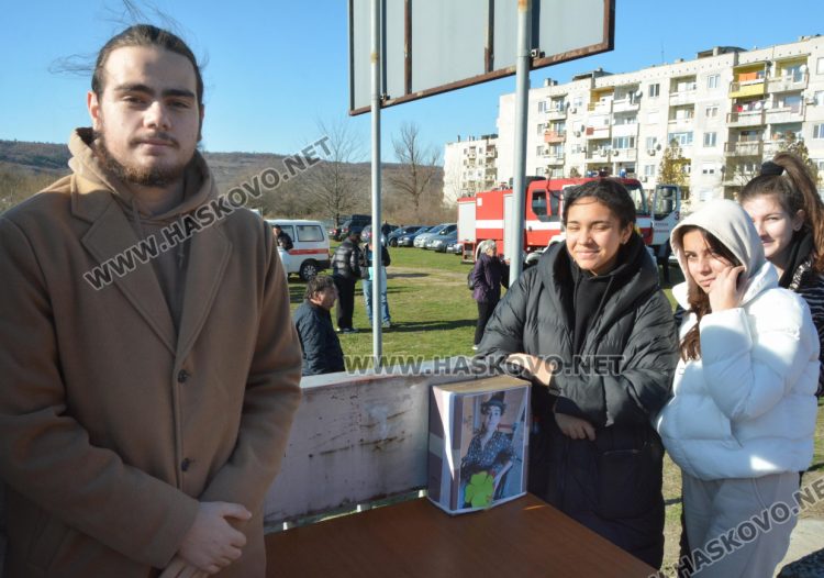Футболистът Мариян Тонев спаси кръста на Йордановден