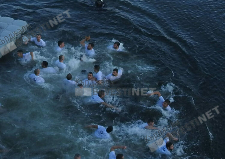 Петър Георгиев хвана Богоявленския кръст в Арда, при малките сполучи Антоан Христов