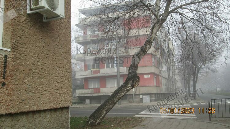 Общината реагира бързо на сигнал на граждани,на деня обезопаси опасен кладенец зад храма „Св.Георги Победоносец”