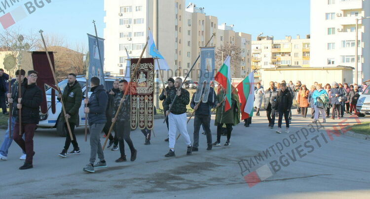 Борец от Димитровград спаси кръста на Богоявление