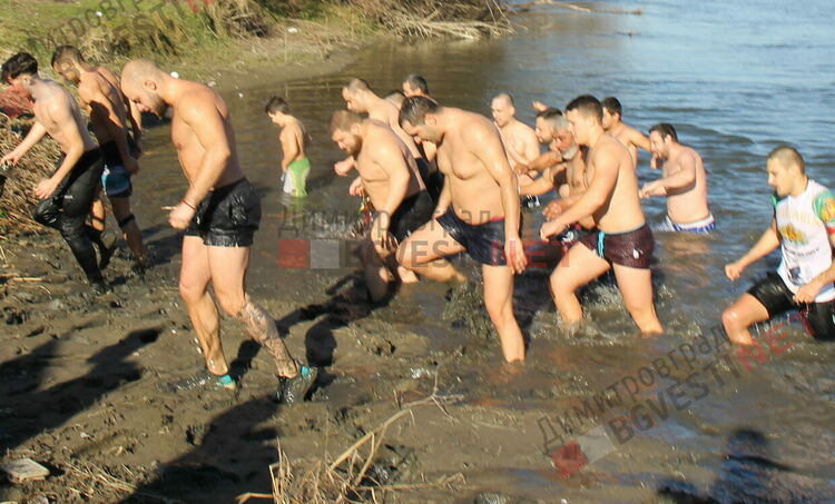 Борец от Димитровград спаси кръста на Богоявление