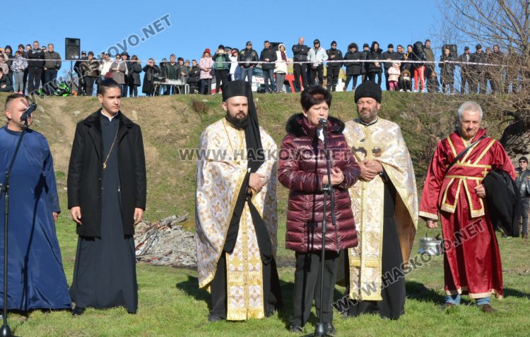 Футболистът Мариян Тонев спаси кръста на Йордановден