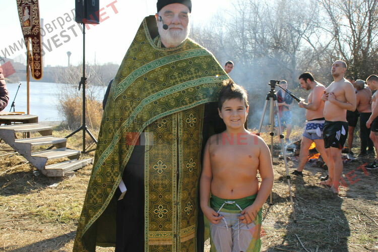 Борец от Димитровград спаси кръста на Богоявление