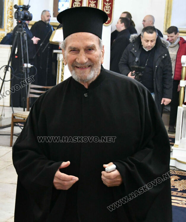 Знеполският епископ Арсений отслужи света литургия на Ивановден в Хасково