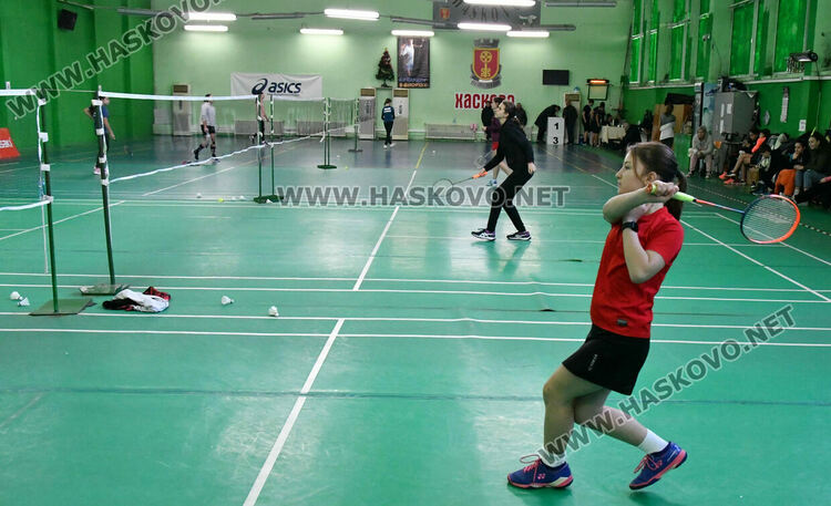 Бадминтонисти от 8 клуба се включиха в двудневен турнир в Хасково