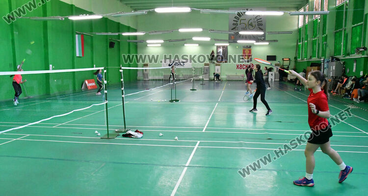 Бадминтонисти от 8 клуба се включиха в двудневен турнир в Хасково