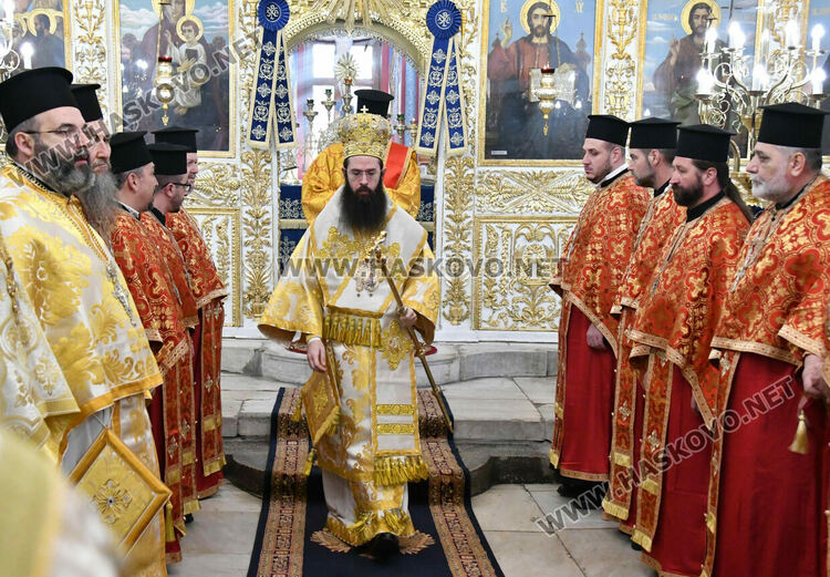 Знеполският епископ Арсений отслужи света литургия на Ивановден в Хасково