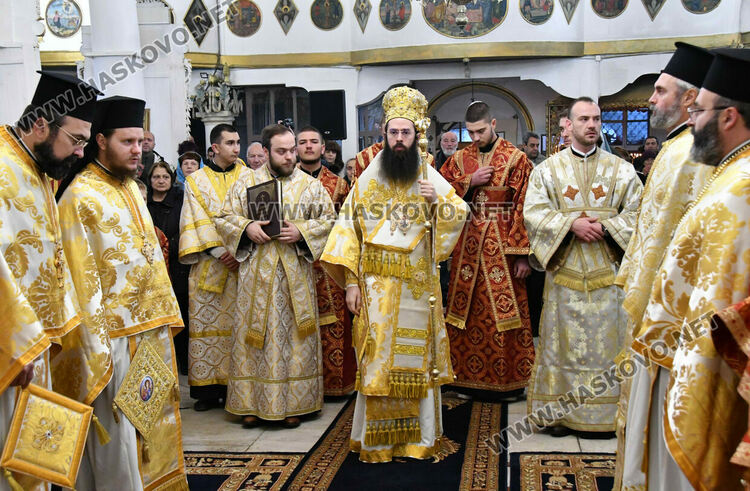 Знеполският епископ Арсений отслужи света литургия на Ивановден в Хасково