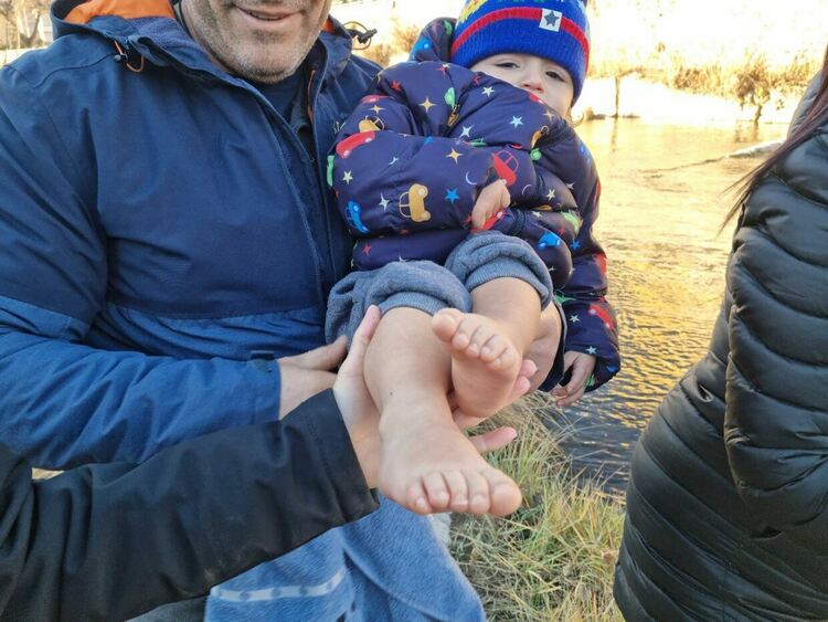 32-годишният Мартин спаси богоявленския кръст за пети път в Асеновград (снимки)