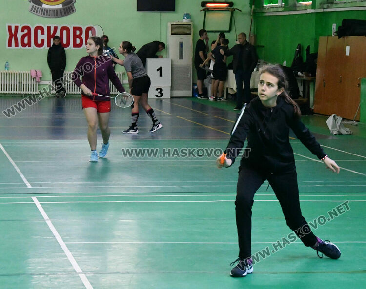 Бадминтонисти от 8 клуба се включиха в двудневен турнир в Хасково