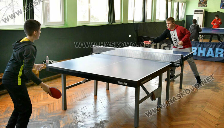 Ясни са победителите от първия ден на открития турнир по тенис на маса