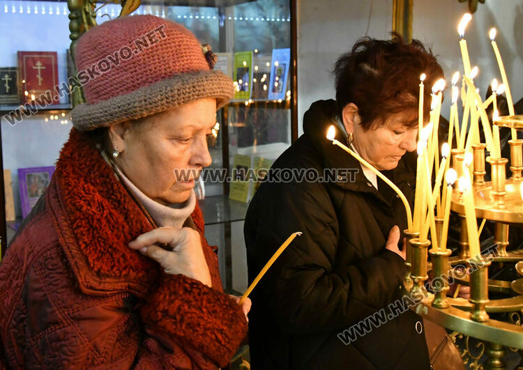 Знеполският епископ Арсений отслужи света литургия на Ивановден в Хасково