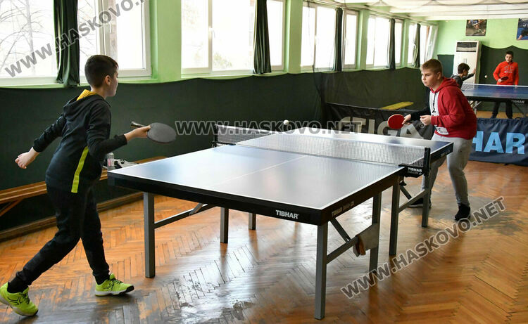 Ясни са победителите от първия ден на открития турнир по тенис на маса