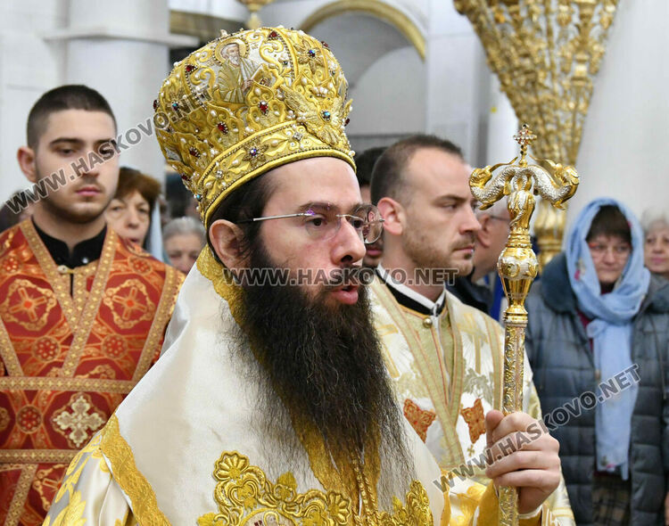 Знеполският епископ Арсений отслужи света литургия на Ивановден в Хасково